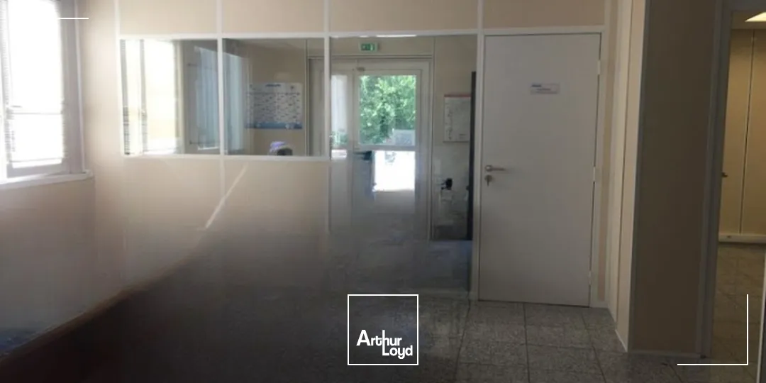 À LOUER : un local mixte de 310 m² situé à Sorbiers, à proximité de la ZI de la Vaure