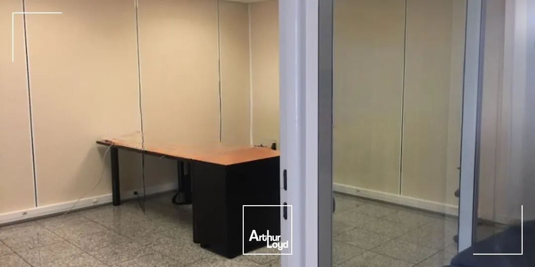 À LOUER : un local mixte de 310 m² situé à Sorbiers, à proximité de la ZI de la Vaure