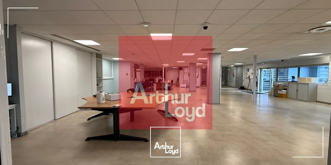 Entrepôt logistique frigorifique de grande capacité ? Outil industriel premium