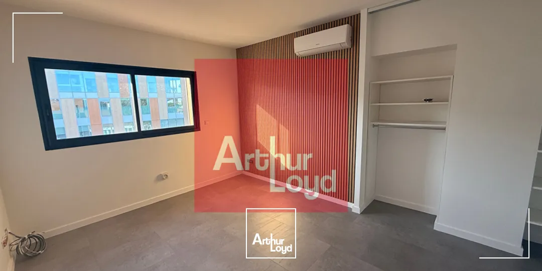 Bureaux contemporains avec grande terrasse Environnement tertiaire performant et valorisant