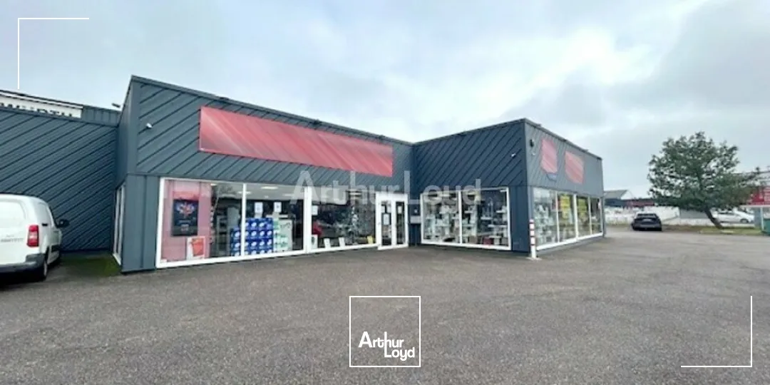 LOCAL COMMERCIAL à LOUER de 319 m²