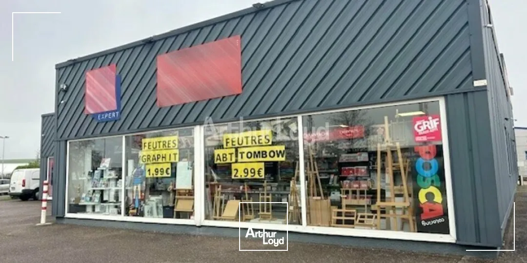 LOCAL COMMERCIAL à LOUER de 319 m²