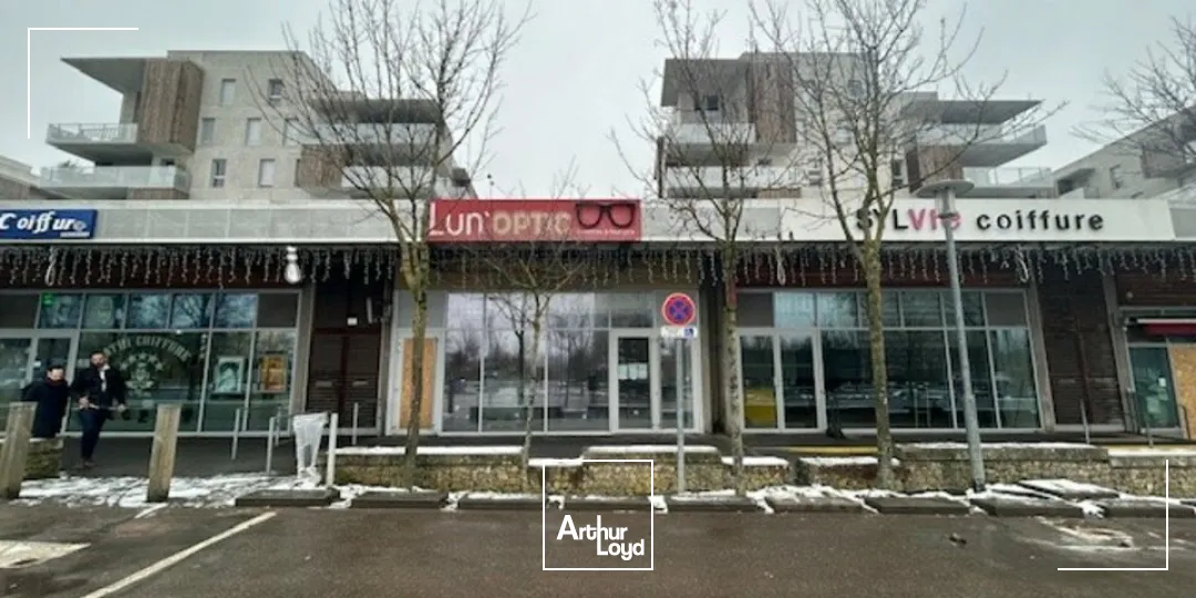 LOCAL COMMERCIAL à LOUER de 185 m²