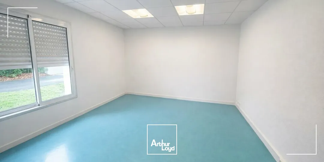 IMMEUBLE DE BUREAUX AVEC PARKING PRIVATIF À VENDRE  POITIERS  PROCHE CENTRE-VILLE ET AXES  FORT POTENTIEL TERTIAIRE