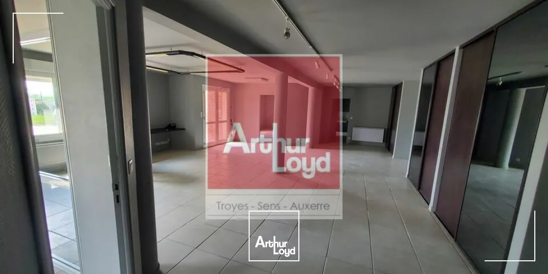 Batiment activité 850 m² (350 m² bureaux)