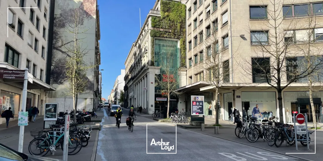 LOCAL COMMERCIAL - A LOUER - CENTRE-VILLE - NANTES