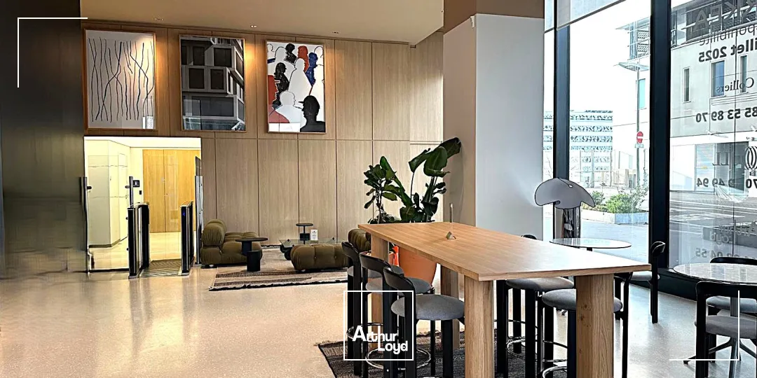 Bureaux à louer Paris 17 - Immeuble indépendant récent, plateaux lumineux et fonctionnels, excellente accessibilité par métro ligne 14