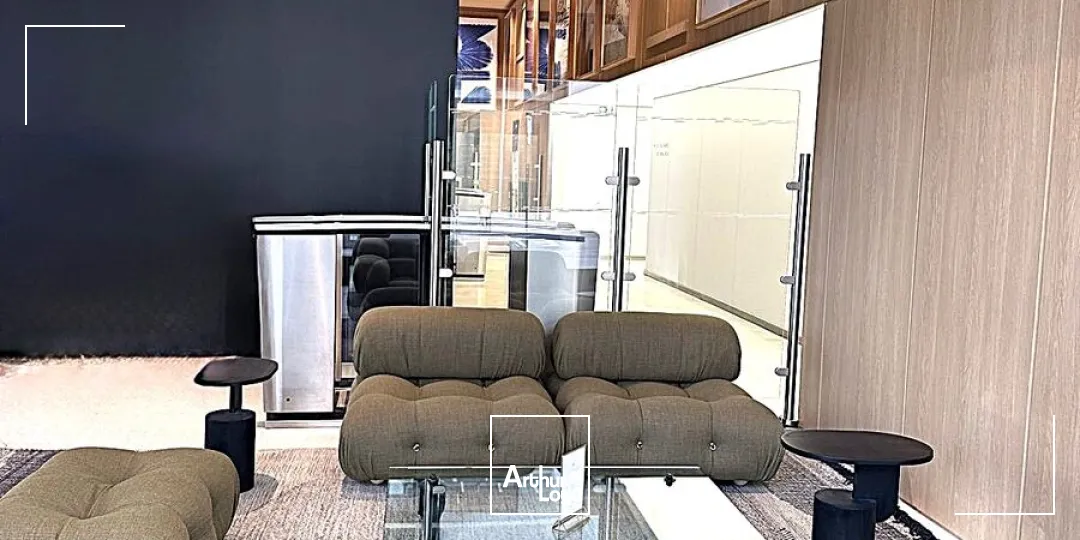 Bureaux à louer Paris 17 - Immeuble indépendant récent, plateaux lumineux et fonctionnels, excellente accessibilité par métro ligne 14