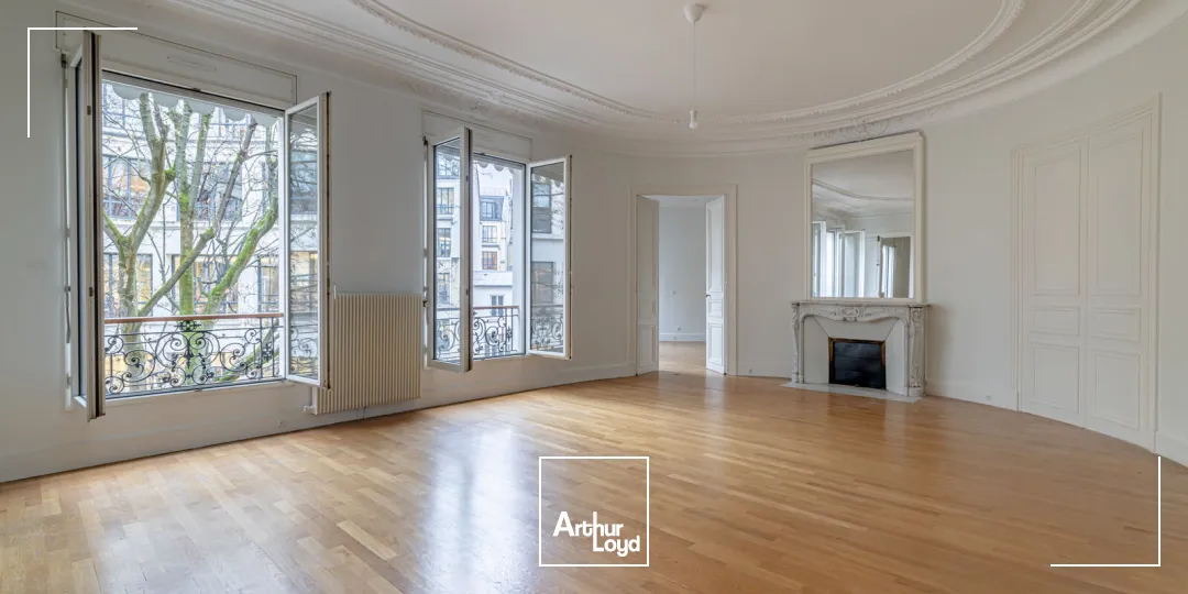 Bureaux à louer à PARIS 75008