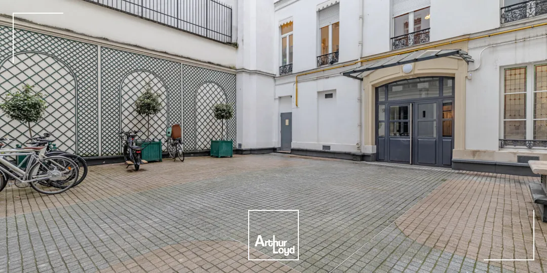 Bureaux à louer à PARIS 75008