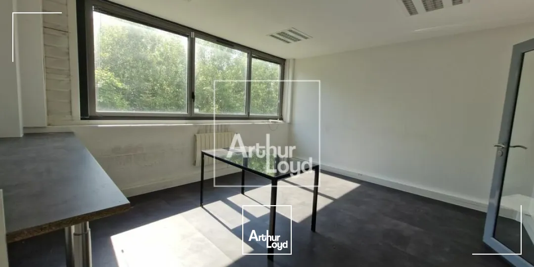 TIGERY petite cellule d'activité et bureaux à la vente