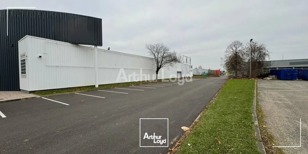 LOCAL COMMERCIAL à LOUER de 1410 m²