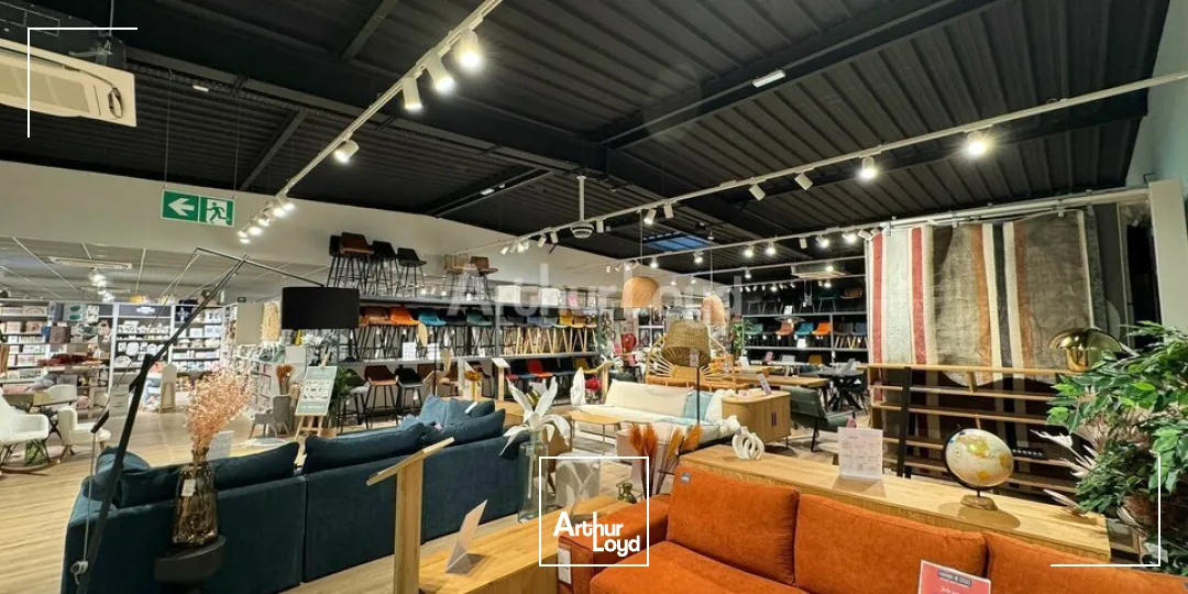 LOCAL COMMERCIAL à LOUER de 1410 m²