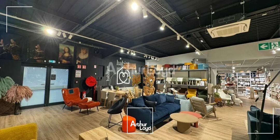 LOCAL COMMERCIAL à LOUER de 1410 m²