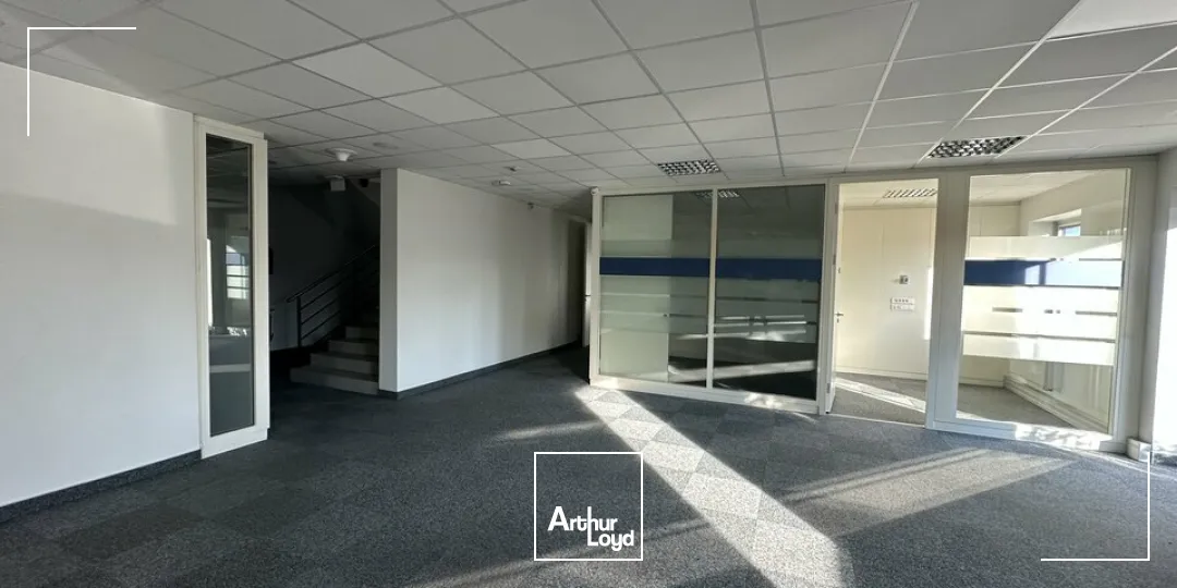 BUREAUX à LOUER de 2201 m²