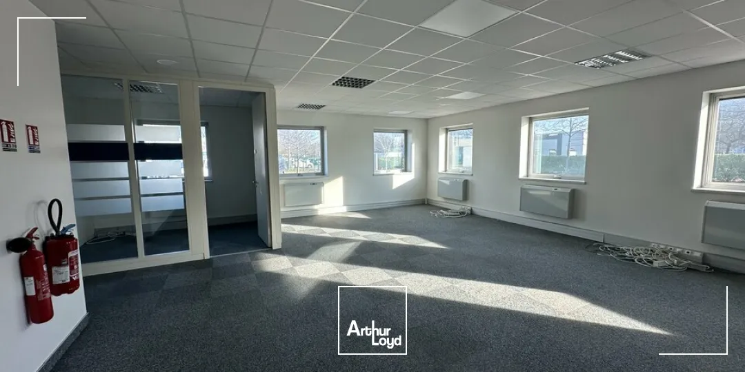 BUREAUX à LOUER de 2201 m²