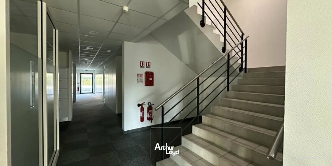 BUREAUX à LOUER de 2201 m²