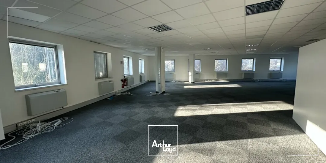BUREAUX à LOUER de 2201 m²
