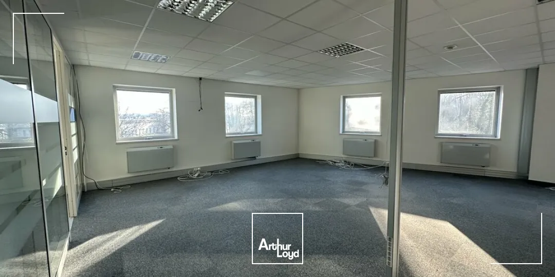 BUREAUX à LOUER de 2201 m²
