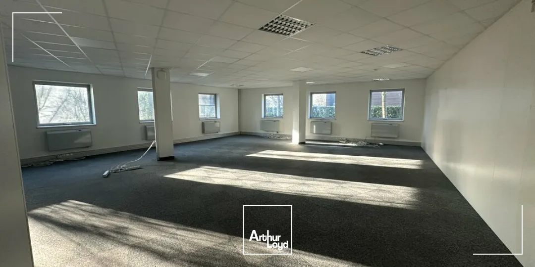 BUREAUX à LOUER de 2201 m²