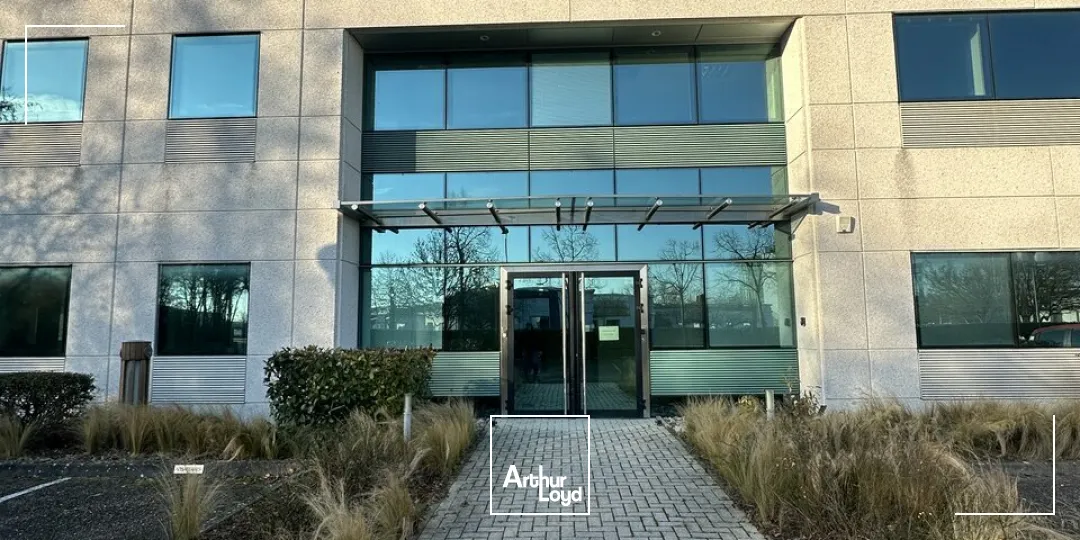 BUREAUX à LOUER de 2201 m²
