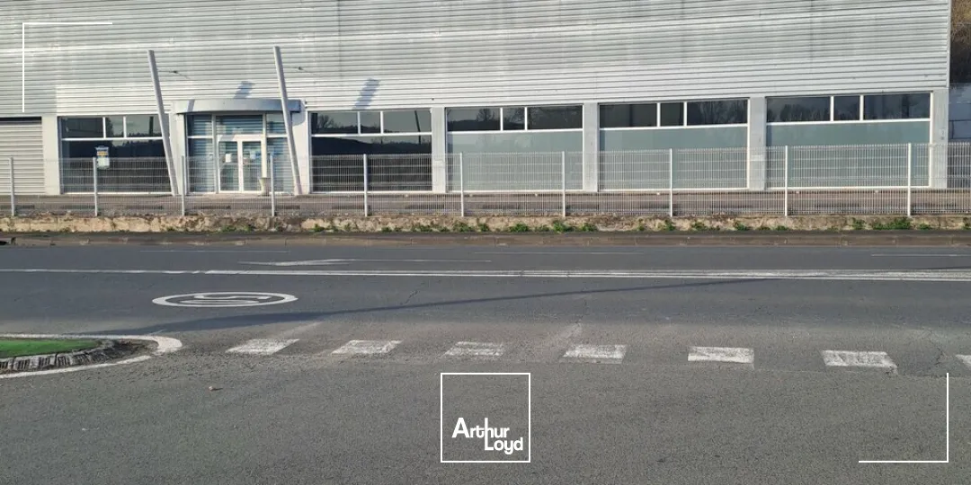 Bâtiment d'activités à louer  Brive-la-Gaillarde, zone artisanale à fort passage