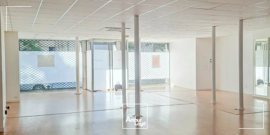 Local - 150 m² à louer  Brive-la-Gaillarde, axe passant