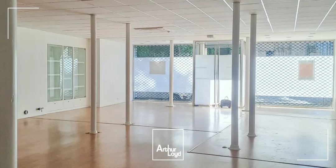 Local - 150 m² à louer  Brive-la-Gaillarde, axe passant