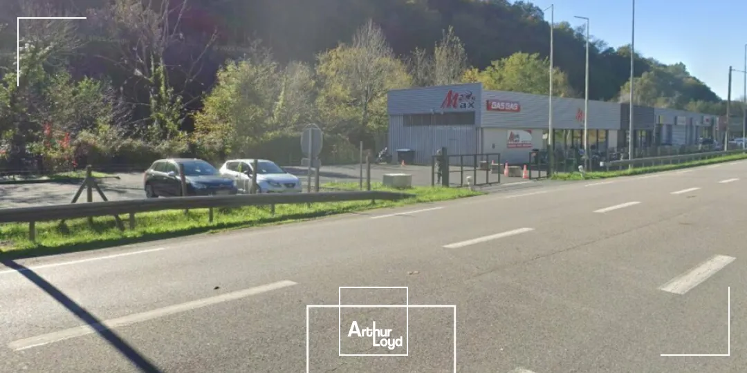 Local d'activités 520 m² à louer  Zone du Mulatet, Tulle