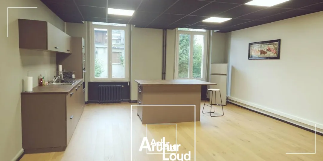 Plateau de bureaux rénové de 107 m² à vendre  Situation premium sur les quais de Tulle