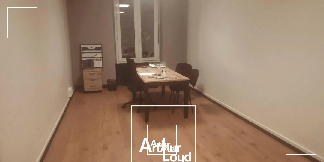 Plateau de bureaux rénové de 107 m² à vendre  Situation premium sur les quais de Tulle