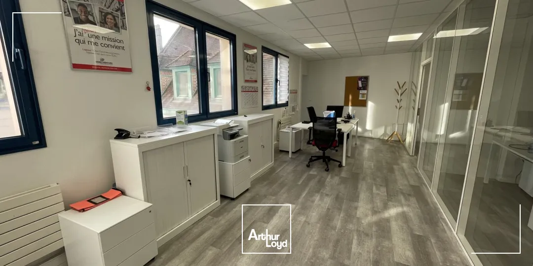 Bureaux rénovés avec parkings - Emplacement stratégique, immeuble de standing