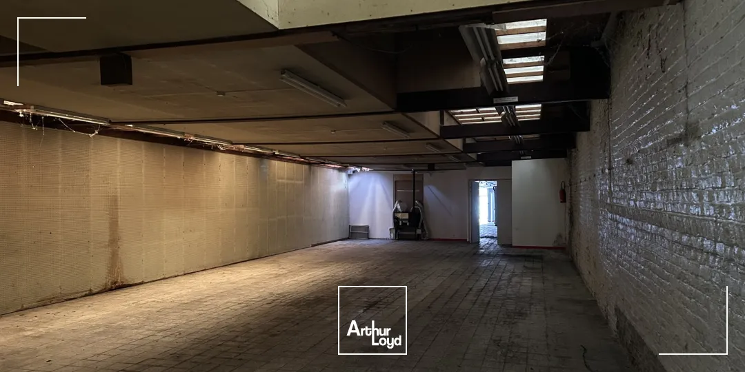 Local commercial à louer - Hyper centre de Carvin, surface de 540 m² avec belle visibilité et fort potentiel 