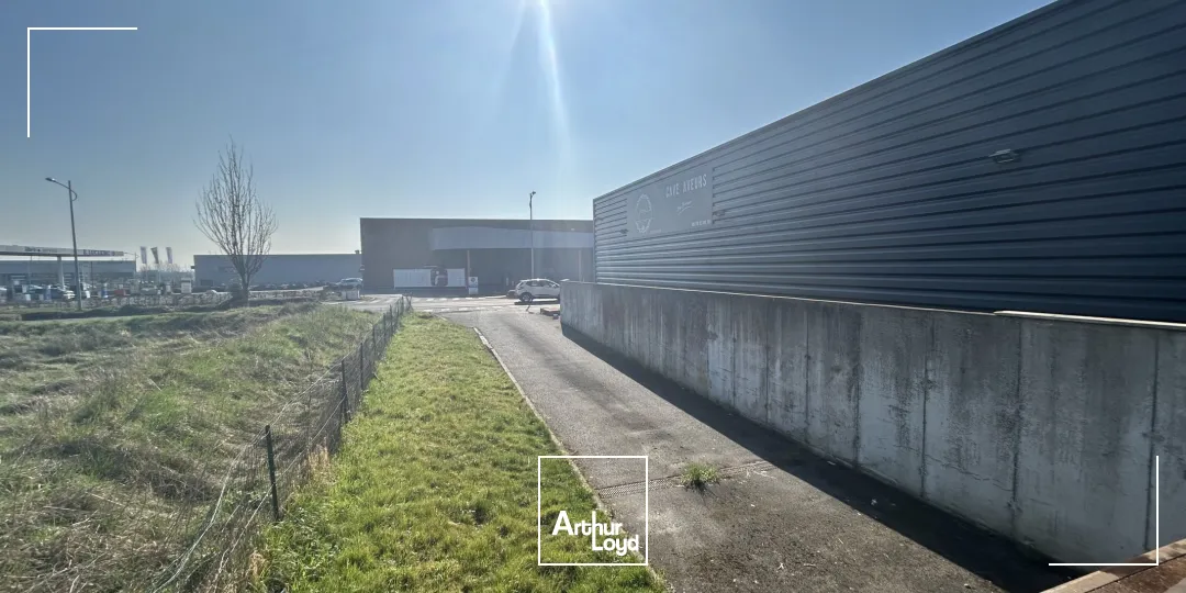 EXCLUSIVITÉ ARTHUR LOYD - LOCAL COMMERCIAL INDÉPENDANT À VENDRE / 1&nbsp;235m2 env et 83 places de parkings VL