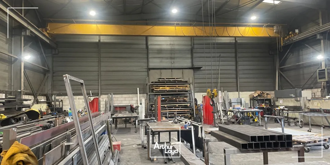 Bâtiment avec ponts-roulants à vendre - Autoroute A1