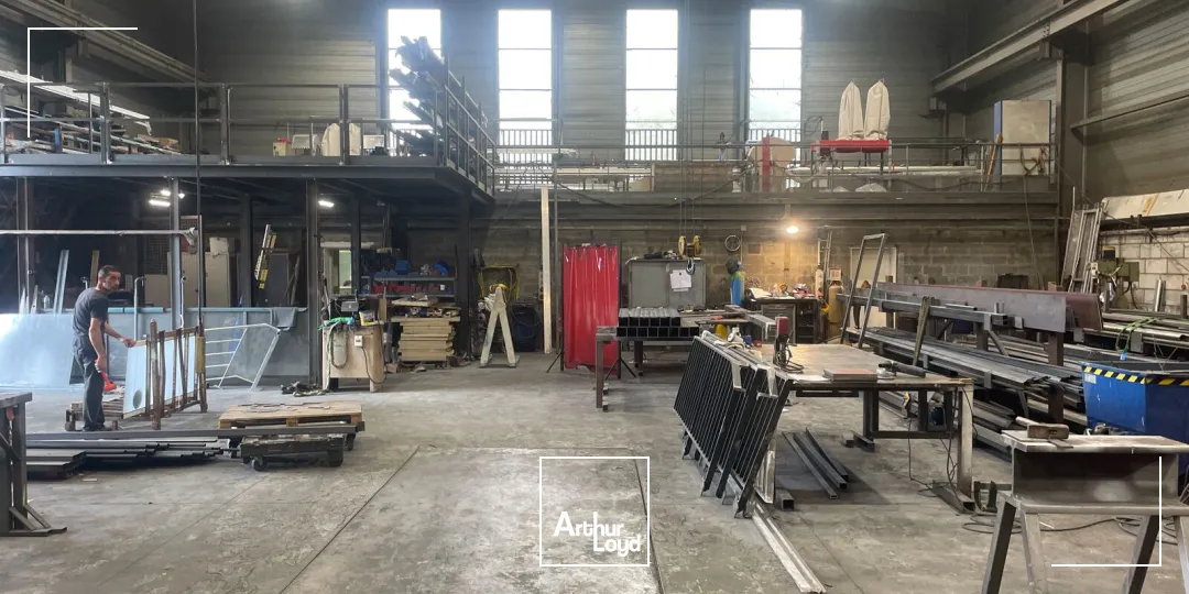 Bâtiment avec ponts-roulants à vendre - Autoroute A1