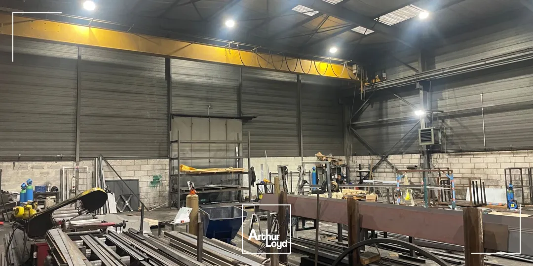 Bâtiment avec ponts-roulants à vendre - Autoroute A1