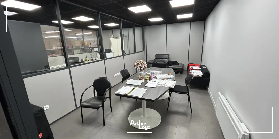 EXCLUSIVITÉ ARTHUR LOYD - LOCAL COMMERCIAL INDÉPENDANT À LOUER / 1&nbsp;235m2 env et 83 places de parkings VLDisponible à la location 