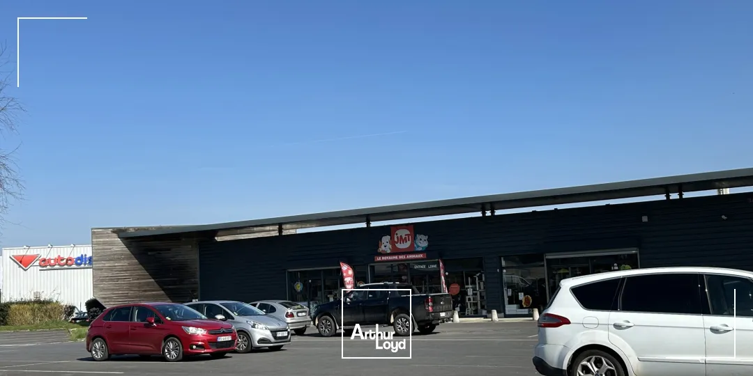 EXCLUSIVITÉ ARTHUR LOYD - LOCAL COMMERCIAL INDÉPENDANT À LOUER / 1&nbsp;235m2 env et 83 places de parkings VLDisponible à la location 