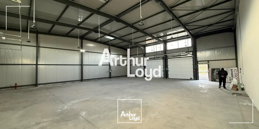 LOCAL D'ACTIVITÉ DE 700 m² DIVISIBLE AVEC 2200m² DE TERRAIN 