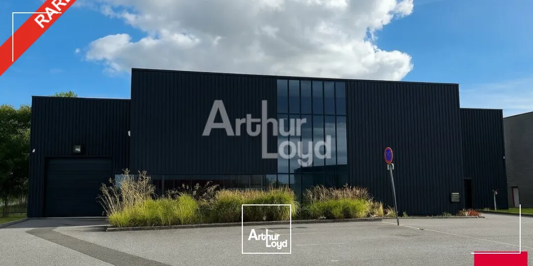 A VENDRE - BATIMENT INDEPENDANT - THORIGNE FOUILLARD