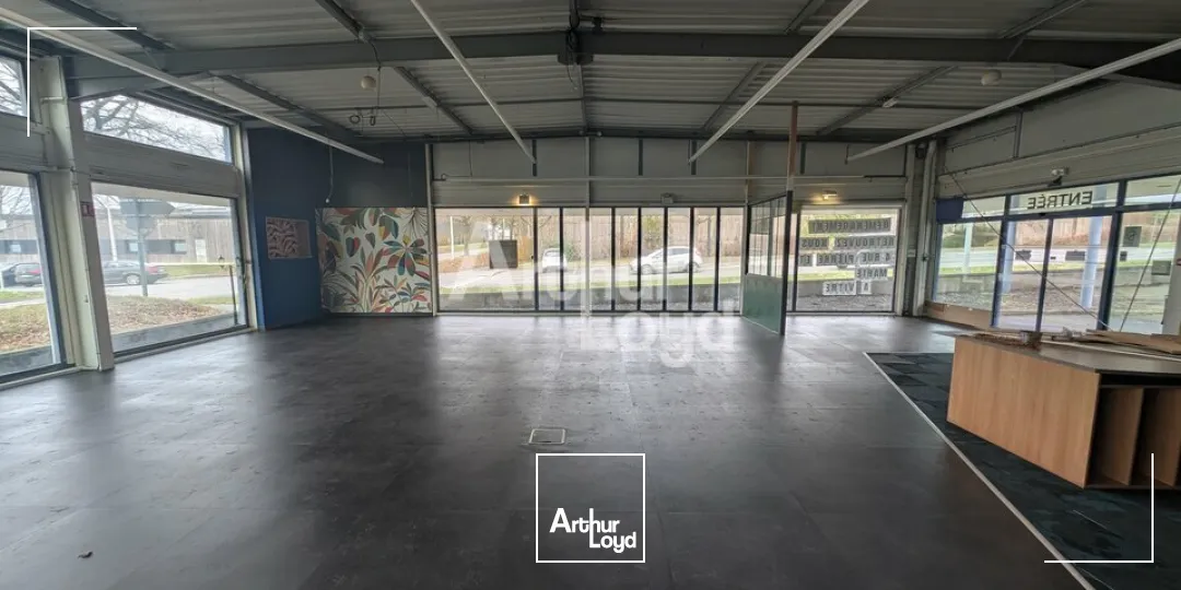 VITRE - LOCAL D'ACTIVITE INDEPENDANT A LOUER - DIVISIBLE