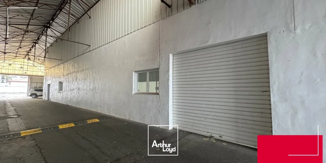 ANGLET, A LOUER, au sein d'une zone commerciale et d'activités, local de 310 m²