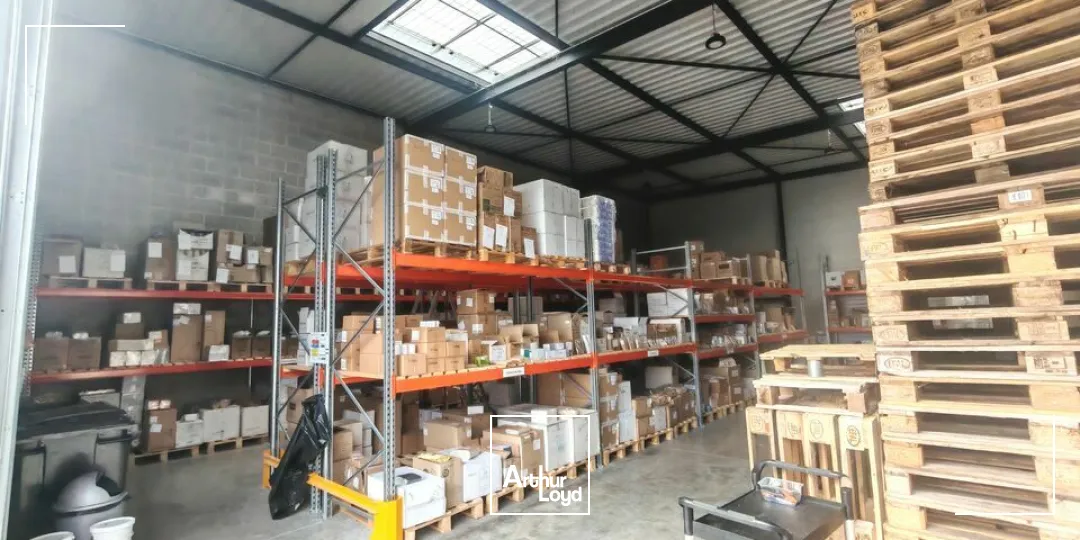 A Louer - Local d'activité de 258m2 avec bureaux secteur ZAC LA HUSSELLE