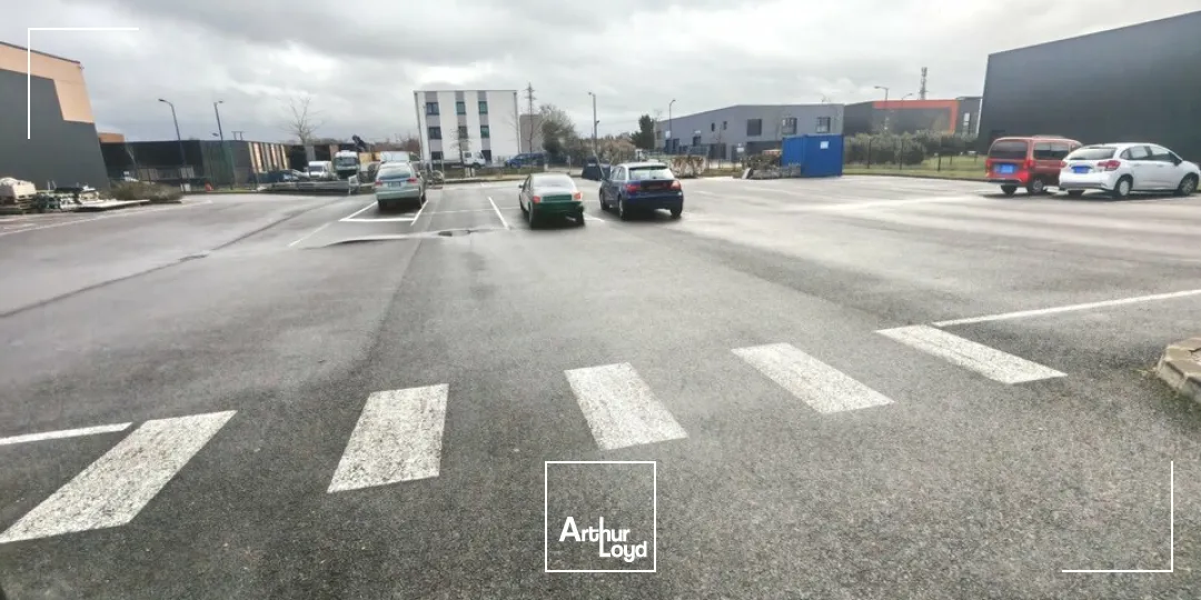 A Louer - Local d'activité de 258m2 avec bureaux secteur ZAC LA HUSSELLE