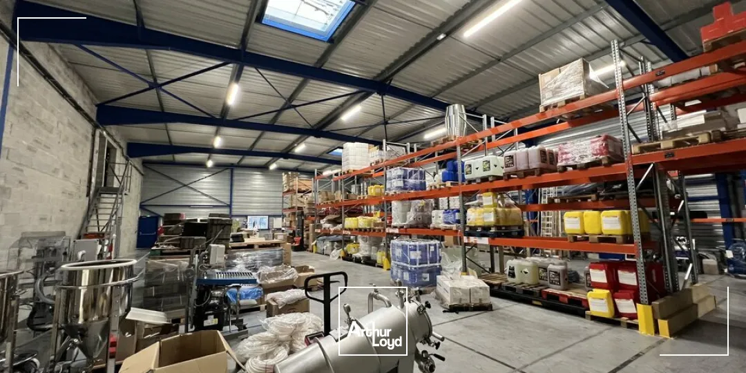 Local à usage industriel et commercial - secteur Châteaubernard