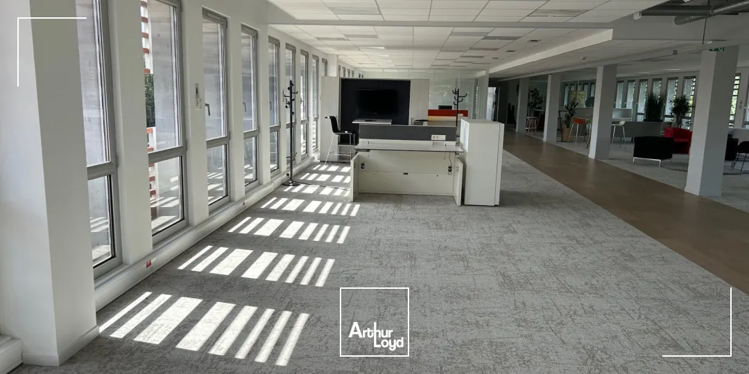 Bâtiment Indépendant 7&nbsp;800 m2 Parkings Sous-sol et Aériens - Villeneuve d'Ascq