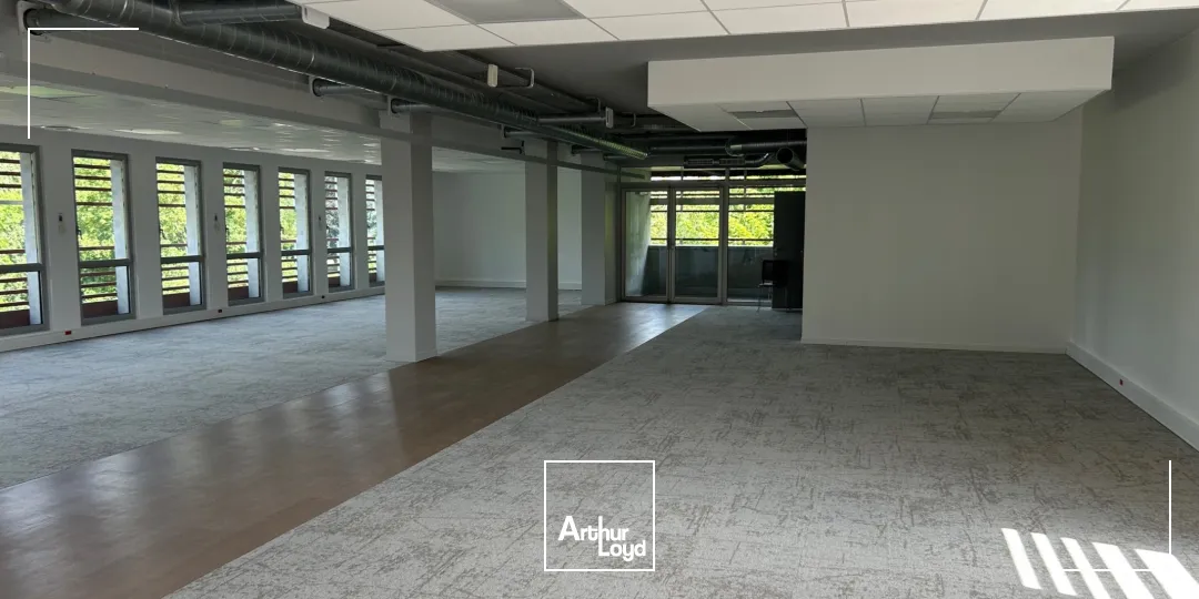 Bâtiment Indépendant 7&nbsp;800 m2 Parkings Sous-sol et Aériens - Villeneuve d'Ascq