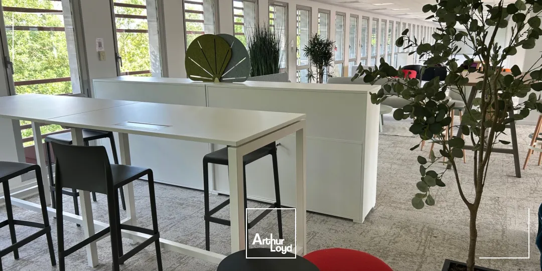 Bâtiment Indépendant 7&nbsp;800 m2 Parkings Sous-sol et Aériens - Villeneuve d'Ascq