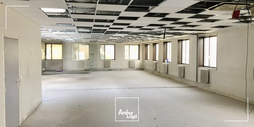 LOTS ACTIVITES A 10 MN DU RER